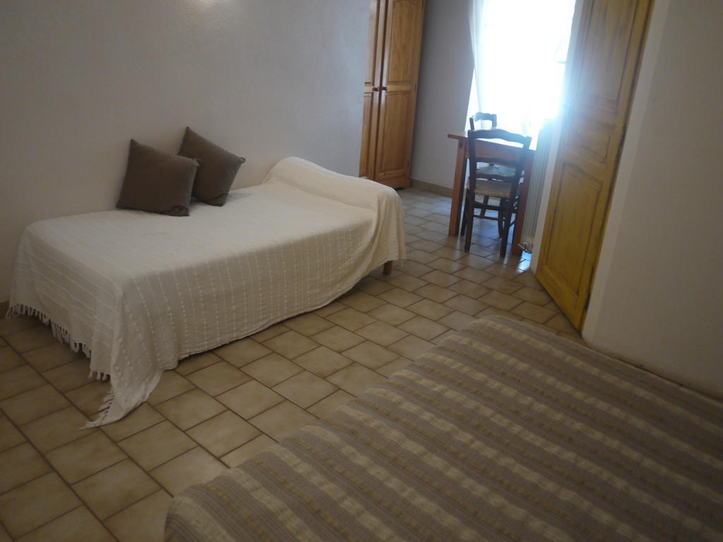 Auberge Des Seguins Buoux Номер фото