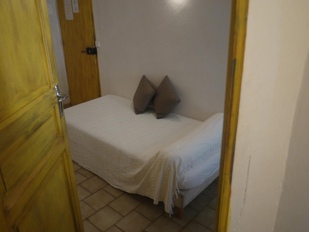 Auberge Des Seguins Buoux Номер фото
