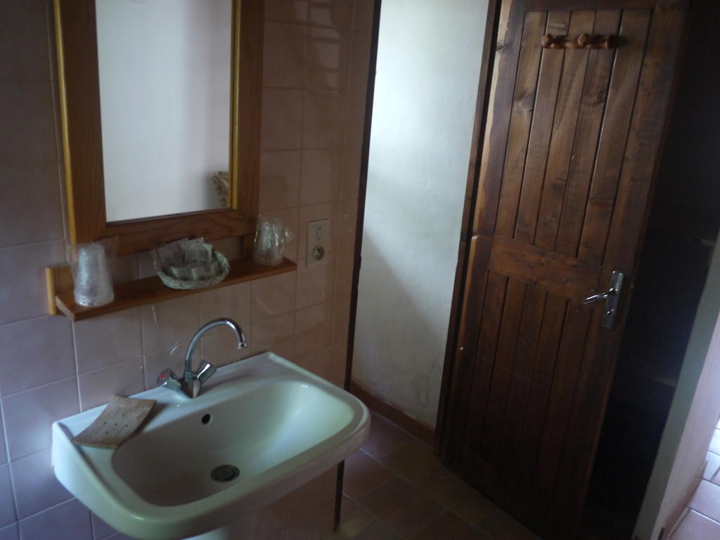 Auberge Des Seguins Buoux Номер фото