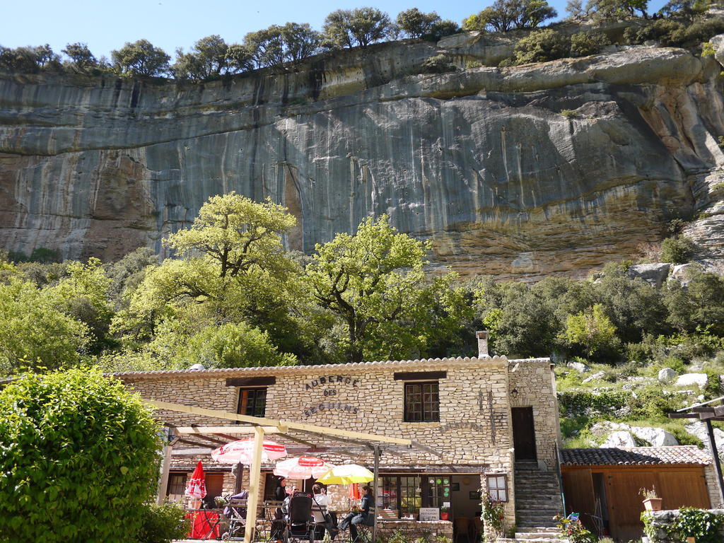 Auberge Des Seguins Buoux Экстерьер фото